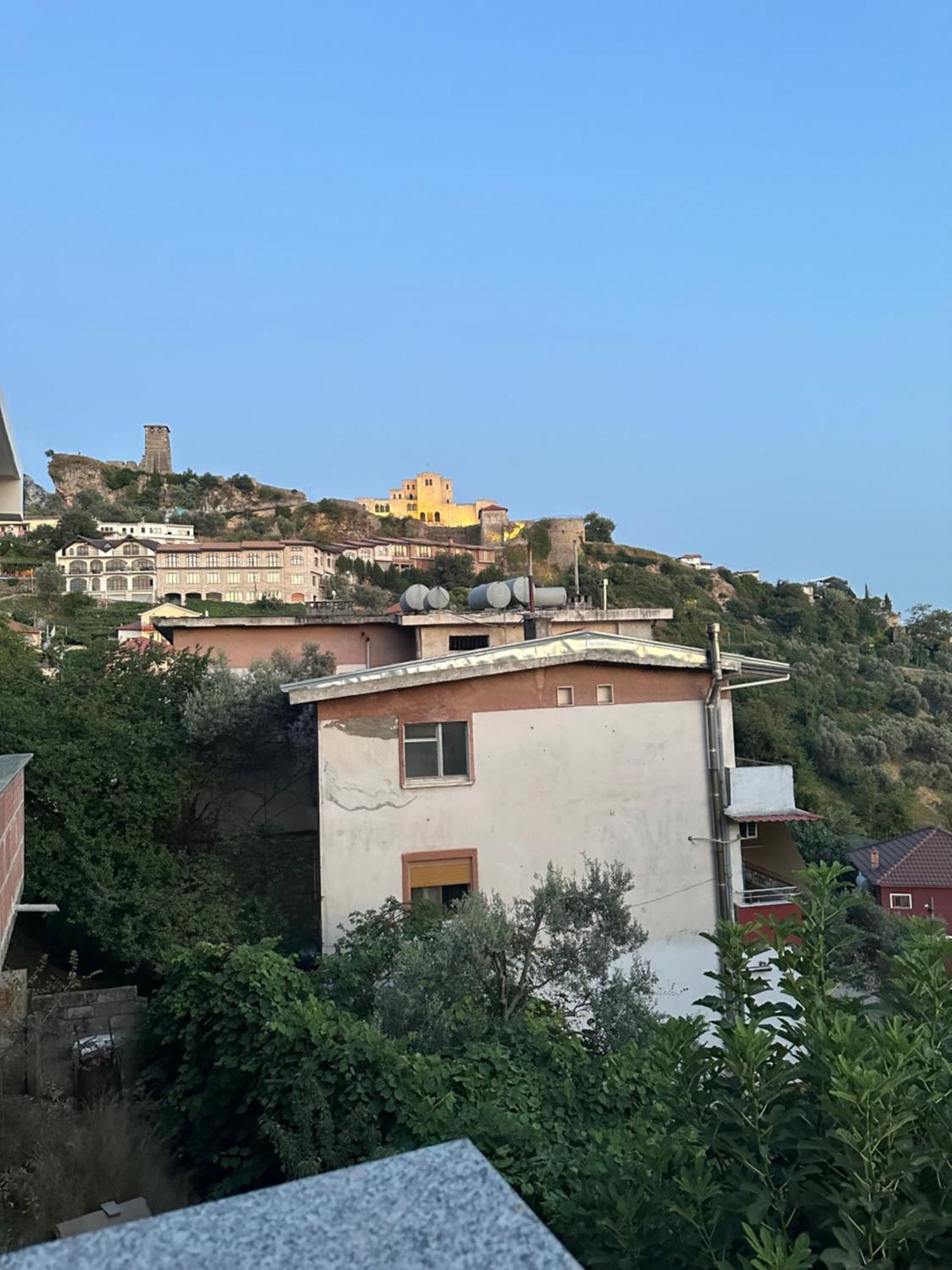 Guni Inn Krujë Exterior foto